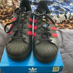 Adidas Shell Toe Sneakers Youth 6.5/Woman’s 8